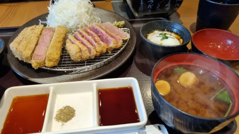 후쿠오카 밤의 미식: 현지인처럼 즐기는 꼬치와 술